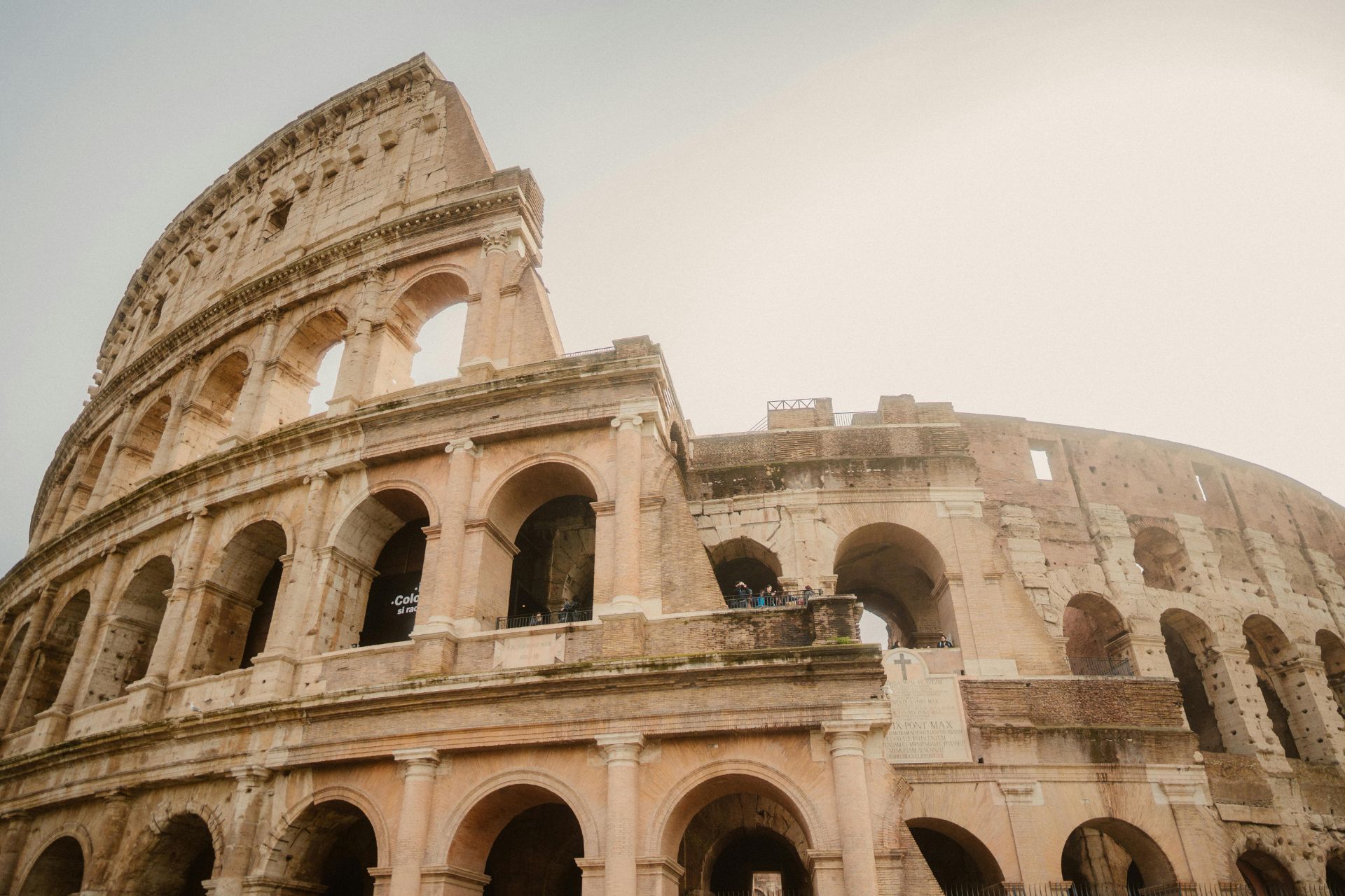 Via Cavour Rome: the strategic location to visit the capital